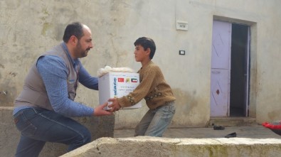Sadakataşı'ndan Afrin'e Gıda Yardımı