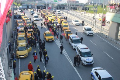 Taksicilerden İstanbul Adliyesi Önünde 'Uber' Eylemi