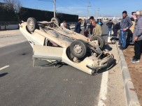YAKIN TAKİP - Uşak'ta Trafik Kazası Açıklaması 2 Yaralı