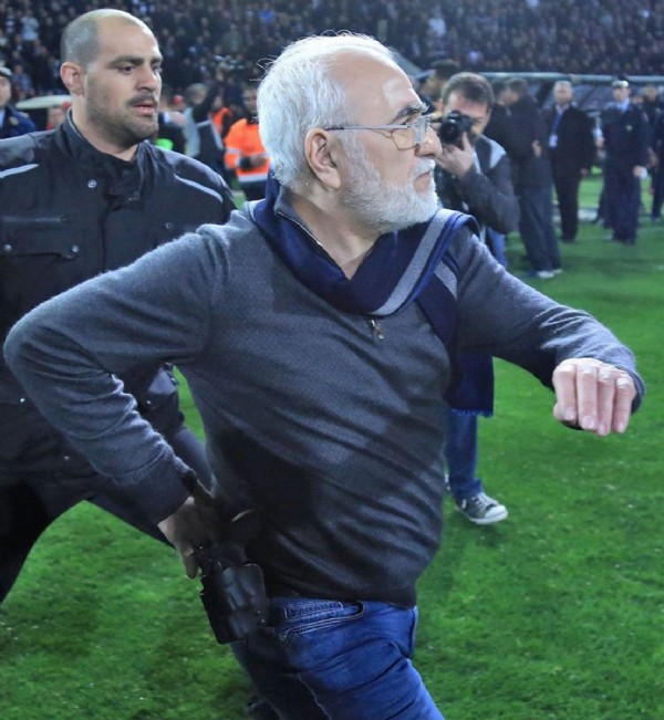 Yunanistan'da saha karıştı