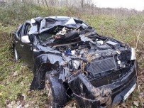 Bariyerlere Çarpan Pikap Takla Attı Açıklaması 1'İ Ağır 2 Yaralı