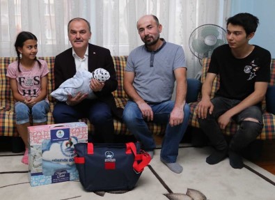 Denizli'de 'Hoş Geldin Bebek' Projesi Devam Ediyor