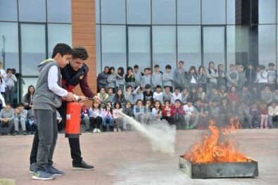 Diyarbakır'da Öğrencilere İtfaiye Eğitimi Verildi