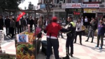 ABDÜLMECIT - Eylem Yapan Seyyar Satıcı İkna Edildi