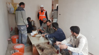 İnşaat İşçileri Seda Sayan'dan Özür Bekliyor