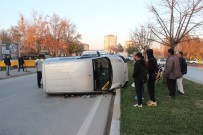 VALİDE SULTAN - Karaman'da Hafif Ticari Araç Devrildi Açıklaması 1 Yaralı