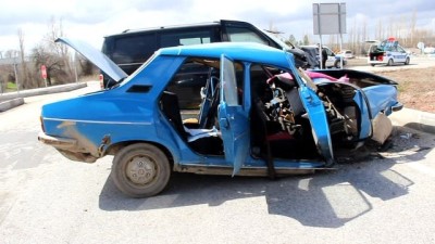 Kütahya'da Minibüs İle Otomobil Çarpıştı Açıklaması 2 Ölü, 2 Yaralı