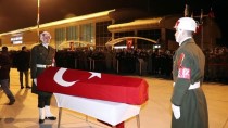 SÜLEYMAN ELBAN - Şehit Jandarma Uzman Çavuş Koç'un Cenazesi Memleketine Uğurlandı