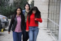 TELEFON KILIFI - Alışveriş Merkezinden Hırsızlık Yapan 3 Kız Gözaltına Alındı