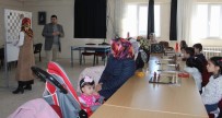 SATRANÇ FEDERASYONU - Anneler Çocuklarıyla Birlikte Satranç Öğreniyor