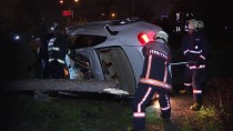 ANKARA HALK EKMEK FABRİKASI - Başkente Otomobil Refüje Ve Ağaçlara Çarptı Açıklaması 2 Yaralı