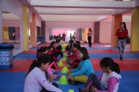 EBRULİ - Erdemli'de Kadınlar Ve Çocuklar Spor Merkezlerinde Sporlarını Yapıyor