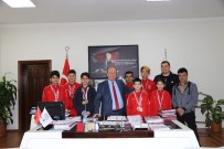 MURAT SOYDAN - Genç Sporculardan Başkan Özakcan'a Ziyaret