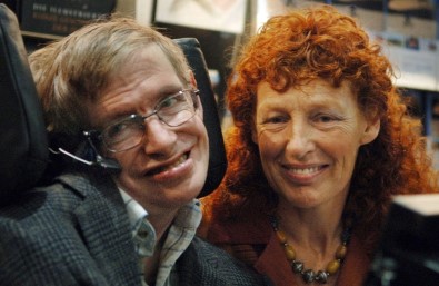 Stephen Hawking 76 Yaşında Hayatını Kaybetti