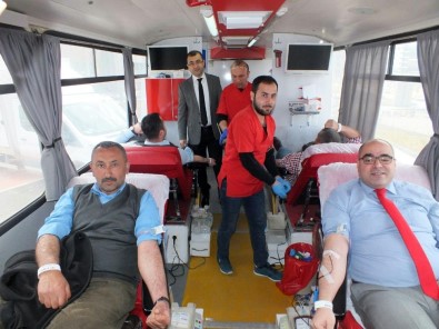 Yozgat Şehir Hastanesi Çalışanları, Zeytin Dalı Harekatı'na Destek İçin Kan Bağışında Bulundu