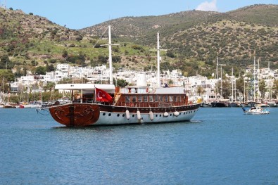 Yunanistan'ın Rehin Aldığı Milyon Dolarlık Türk Teknesi Bodrum'a Geldi