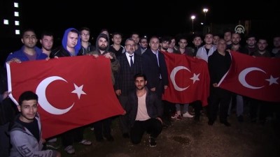 Yurtta Kalan Öğrencilerden Mehmetçiğe 'Işıklı' Destek