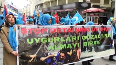 Beyoğlu'nda 700 Kişi  Doğu Türkistan İçin Yürüdü