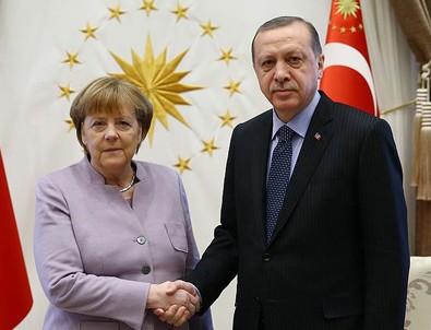Cumhurbaşkanı Merkel'le görüştü