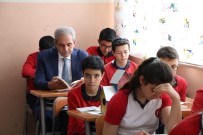 MAHMUT YıLDıZ - Demirkol  Öğrencilerle Kitap Okudu
