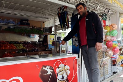 Hırsızın Böğürtlenli Ve Bademli Dondurma Aşkı, Market Sahibini Çilden Çıkardı