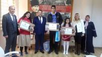 MİLLİ ŞAİR - İstiklal Marşı'nı En Güzel Okuyan Öğrencilere Bilgisayar Ödülü