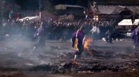 YALıNAYAK - Japonya'da Budist Rahipler Kor Ateş Üzerinde Yürüdü