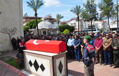 Kalp Krizi Sonucu Hayatını Kaybeden Uzman Çavuş Antalya'da Toprağa Verildi