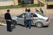 KADIN SÜRÜCÜ - Şanlıurfa'da Trafik Kazası Açıklaması 2 Yaralı