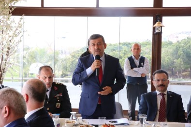 Vali Aksoy Muhtarlarla Bir Araya Geldi