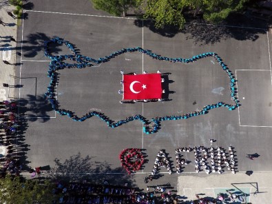 'Afrin' İçin 360 Öğrenci Bedenleriyle Türkiye Haritası Çizdi