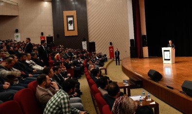 Başkan Tuna, AK Parti Gençlik Kolları Mahalle Başkanları Toplantısında Gençlerle Buluştu