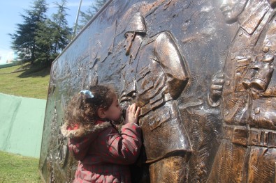 Çanakkele Şehitlleri 103. Yıldönümünde İzmit'te Anıldı