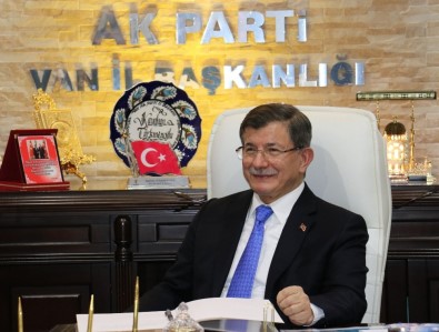 Davutoğlu'ndan AK Parti Van İl Başkanlığına Ziyaret