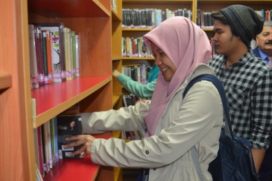 Endenozyalı Öğrenciler, Halk Kütüphanesine Üye Oldu