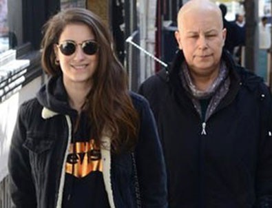Hazal Kaya annesinin en büyük destekçisi