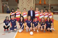 EMEKÇİ KADINLAR - Kadınlar, Toplumsal Cinsiyet Eşitsizliğine Karşı Futbol Maçı Yaptı