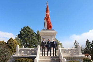 Kaymakamlar, Şehit Sancaktar Mehmetçik Anıtı'nı Ziyaret Etti