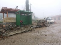 OTOBÜS DURAĞI - Körfez'de Köylere Otobüs Durağı Yapılıyor