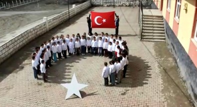 Minik Öğrencilerden Mehmetçiğe Ay-Yıldızlı Destek