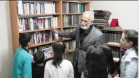 ZEKI EKER - Ödemişli Tarih Araştırmacısı Kitaplarını Çocuklara Açtı