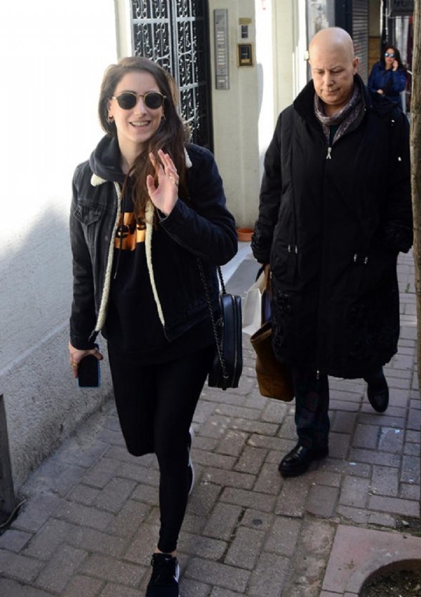 Hazal Kaya annesinin en büyük destekçisi