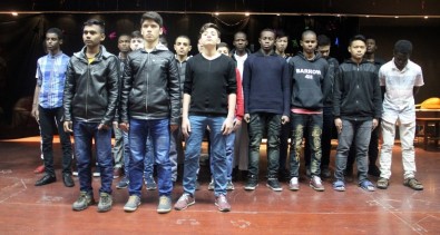 Afrikalı Öğrencilerden Çanakkale Şehitleri İçin Duygulandıran Şiir