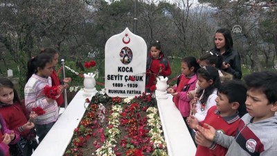 'Koca Seyit' Anıtı Ve Mezarına Ziyaretçi Akını