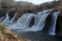 ŞELALE - Muradiye Şelalesi'ne Turistlerden Yoğun İlgi