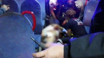 ALI ÇAKıR - Adana'da Otobüste 'Yan Bakma' Kavgası Açıklaması 2 Yaralı