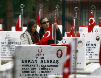Ankara'da Şehitler Gözyaşlarıyla Anıldı