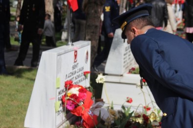 Şehitlikte Okuyanı Duygulandıran Mesajlar