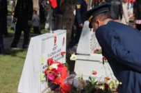 ÇANAKKALE ZAFERI - Şehitlikte Okuyanı Duygulandıran Mesajlar