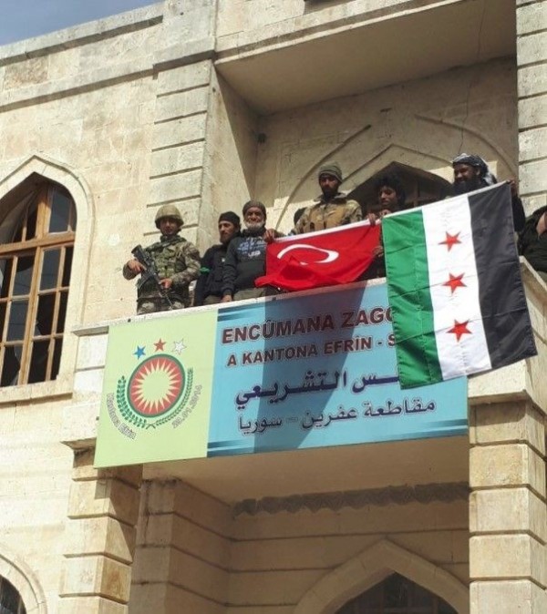 Afrin'e Türk bayrağı asıldı